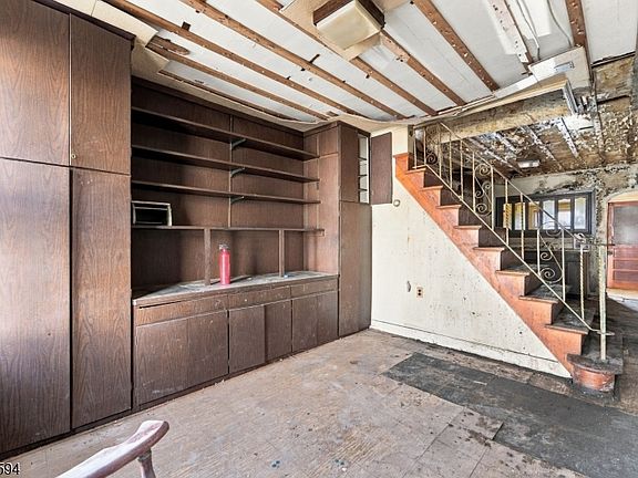 4th image of 733 Adeline St