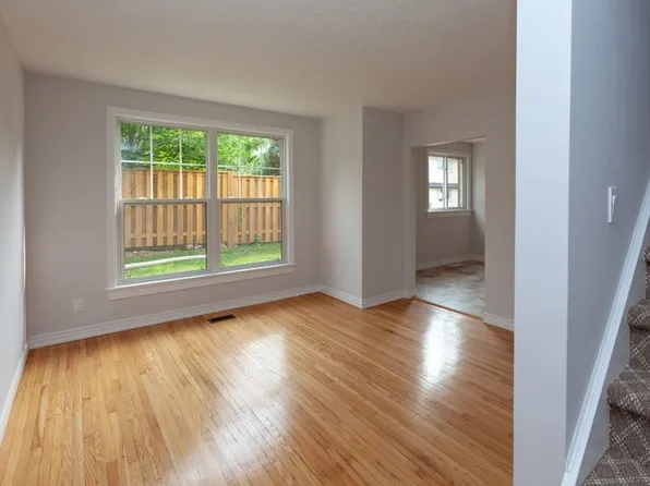 295 Shepherd Ave #1A, Cambridge, ON N3C 1T9