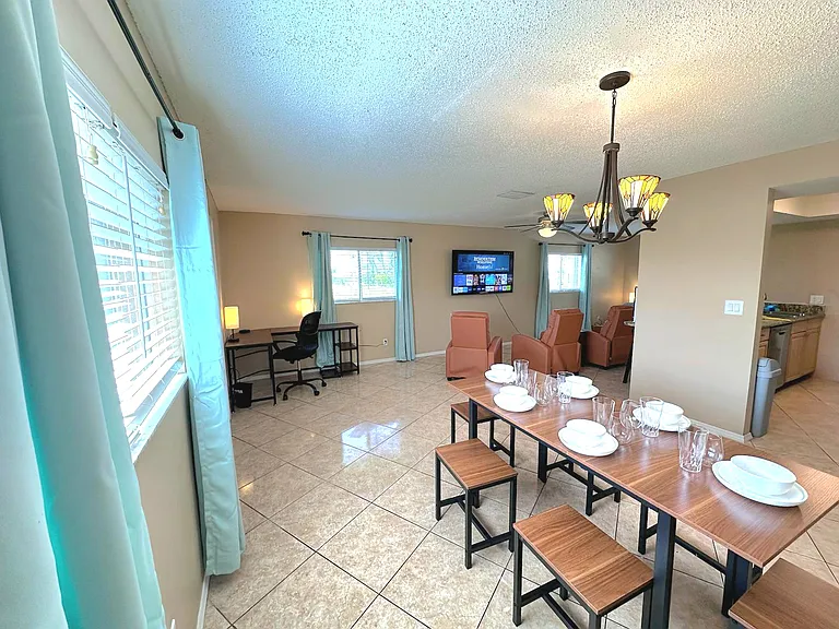 16 SE 16th Pl #4 — Photo 3