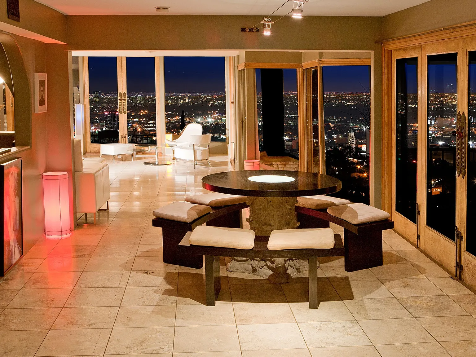6900 Oporto Dr — Photo 1