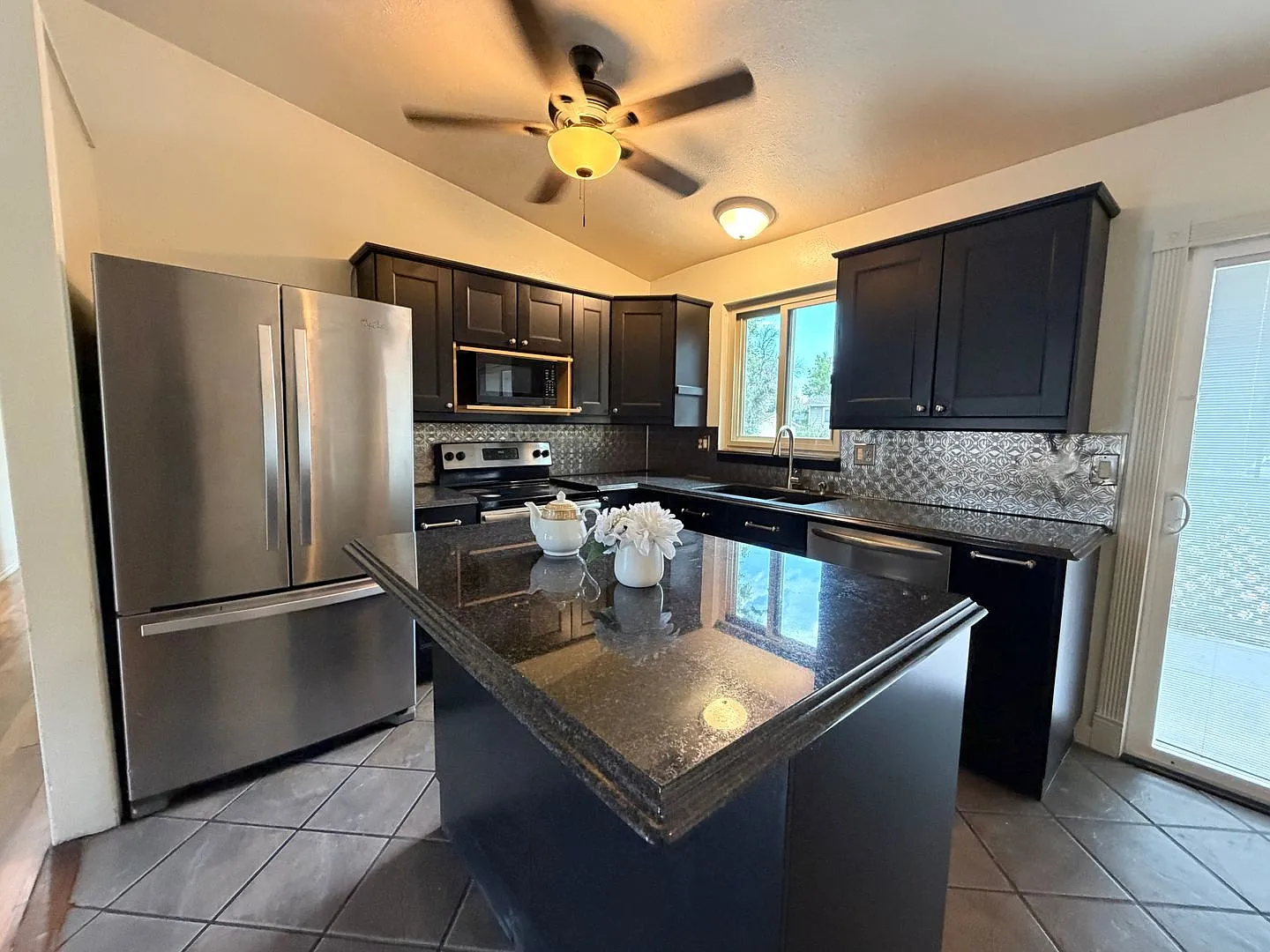 Sunlit Aurora Ranch Near Quincy Reservoir with Fully Finished Basement — Photo 4
