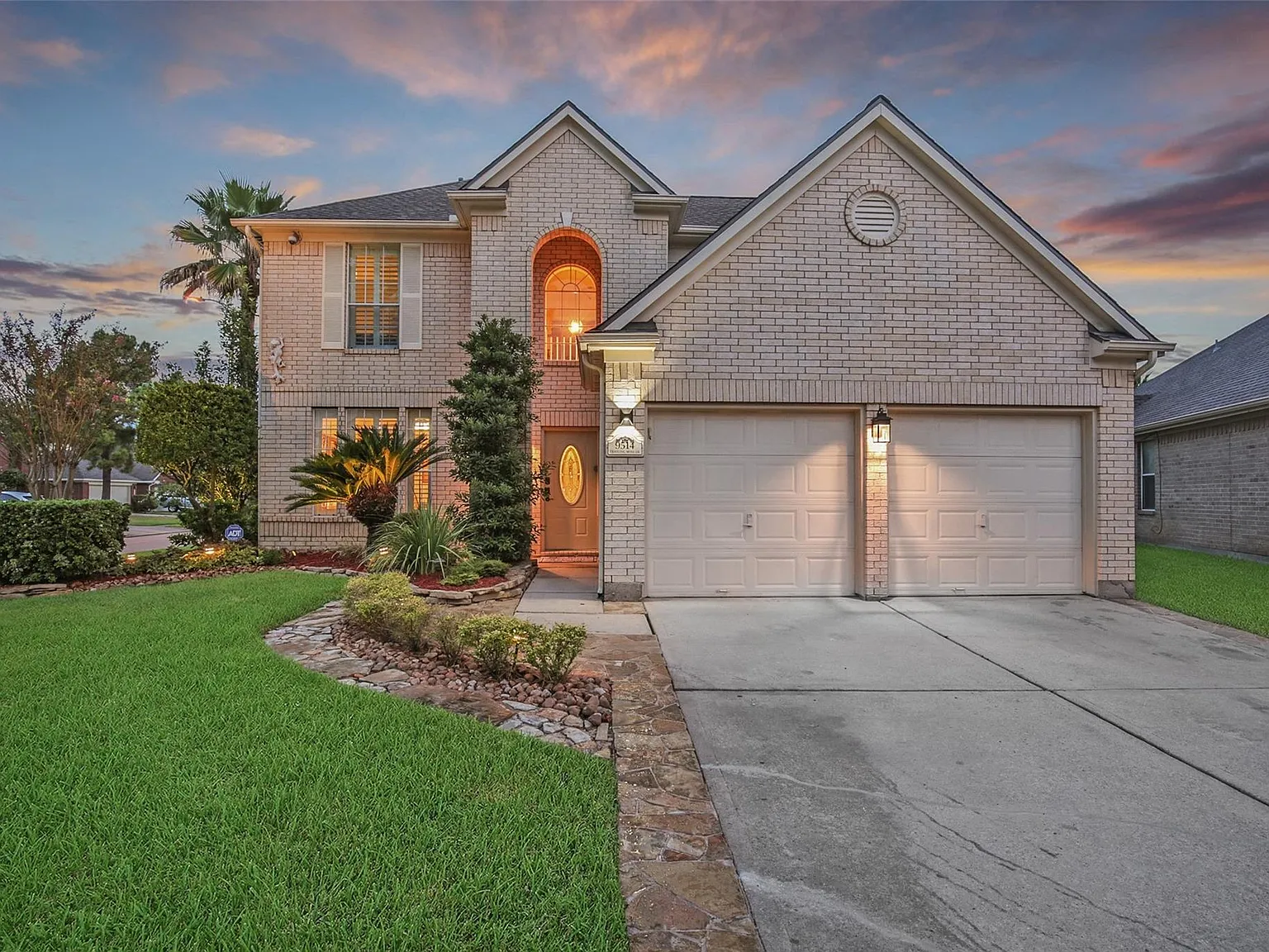 3 bed, 2.5 bath, 1903 sqft, $3,495 — Photo 2
