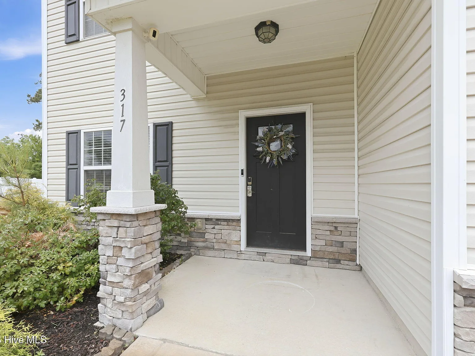 4 bed, 2.5 bath, $2,600 — Photo 3