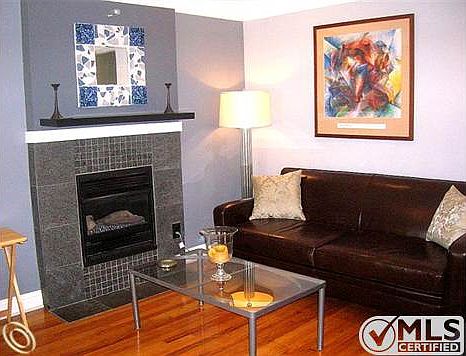 3 - Living Room.JPG