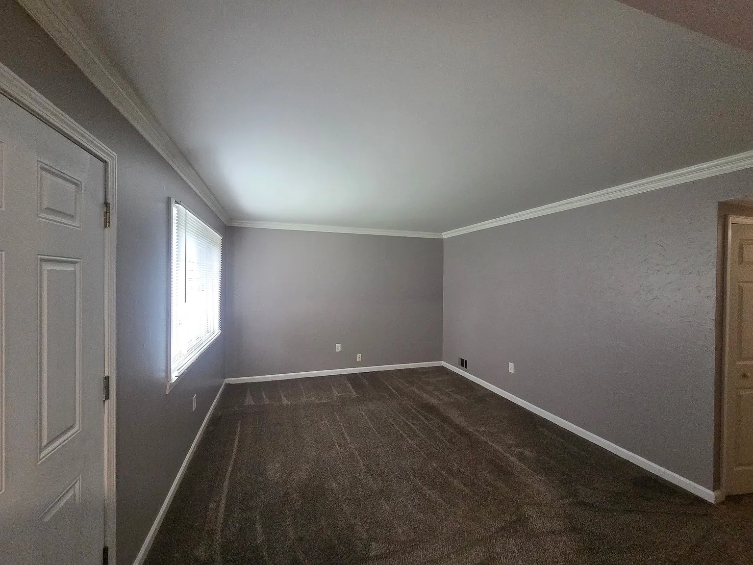 3 bed, 1001 sqft, $1,600 — Photo 3