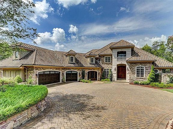 3rd image of 220 Leeward Dr