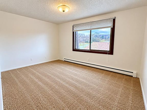 5th image of 708 Boundary Rd NW
