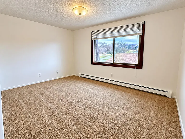 708 Boundary Rd NW — Photo 5