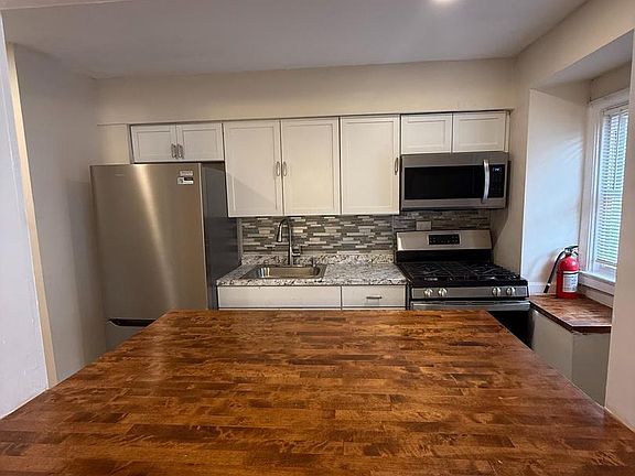 5th image of 528 Random Rd