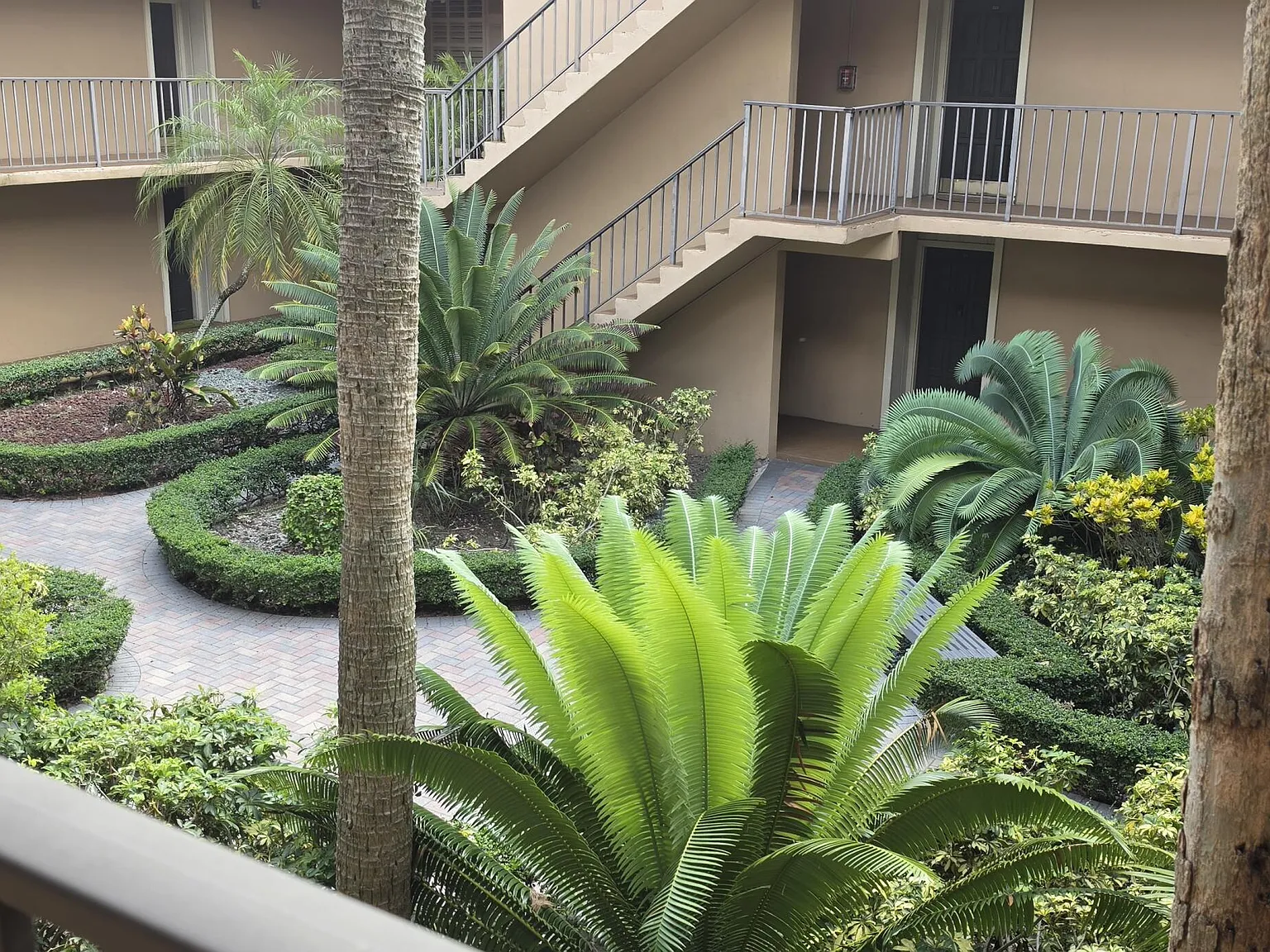 2 bed, 2.0 bath, 936 sqft, $2,000 — Photo 2