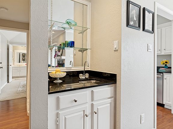 4th image of 6002 Auburndale Ave APT B