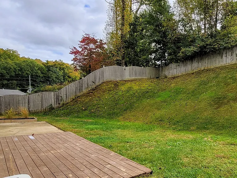1645 Wolverine Ln — Photo 31