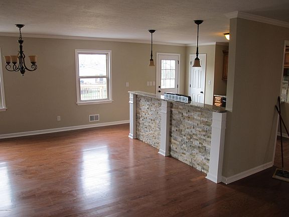 4th image of 1806 E Crystal Dr