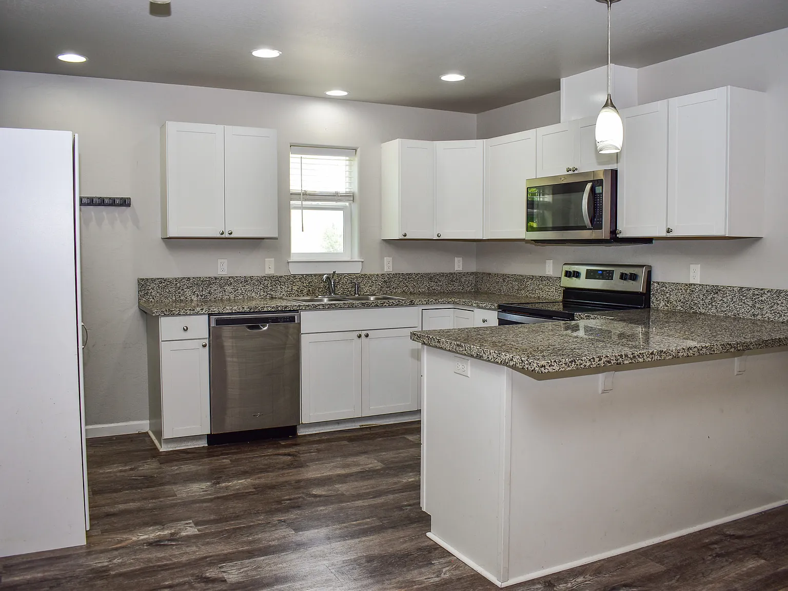 7762 Jacqueline Way — Photo 2
