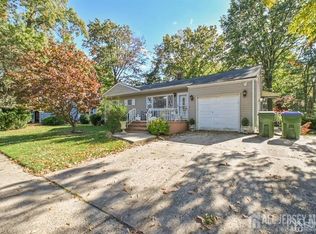 34 Magnolia St, Edison, NJ 08817