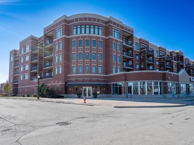 225 Main St APT 210, Roselle, IL, 60172
