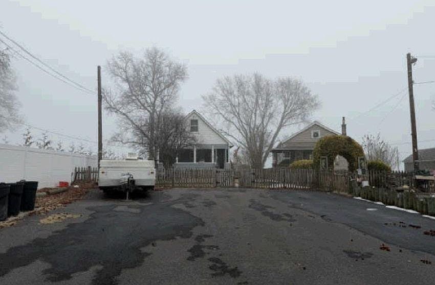 1st image of 4230 Lynhurst Rd