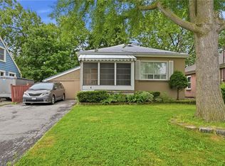 4 Duncombe Dr, Hamilton, ON L9A 2E8