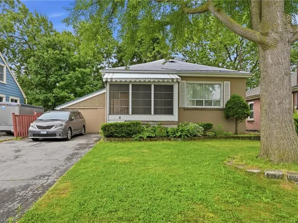 4 Duncombe Dr, Hamilton, ON L9A 2E8