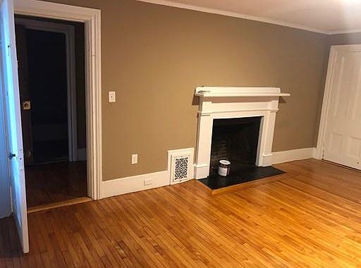 3rd image of 364 Essex St APT 4