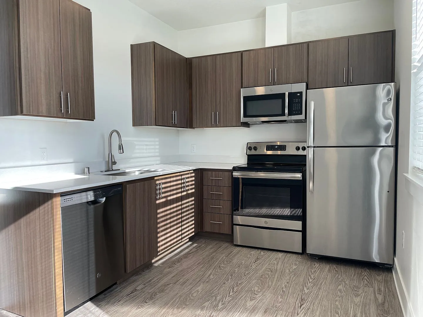 L13609 -- Avey Court Apartments — Photo 4