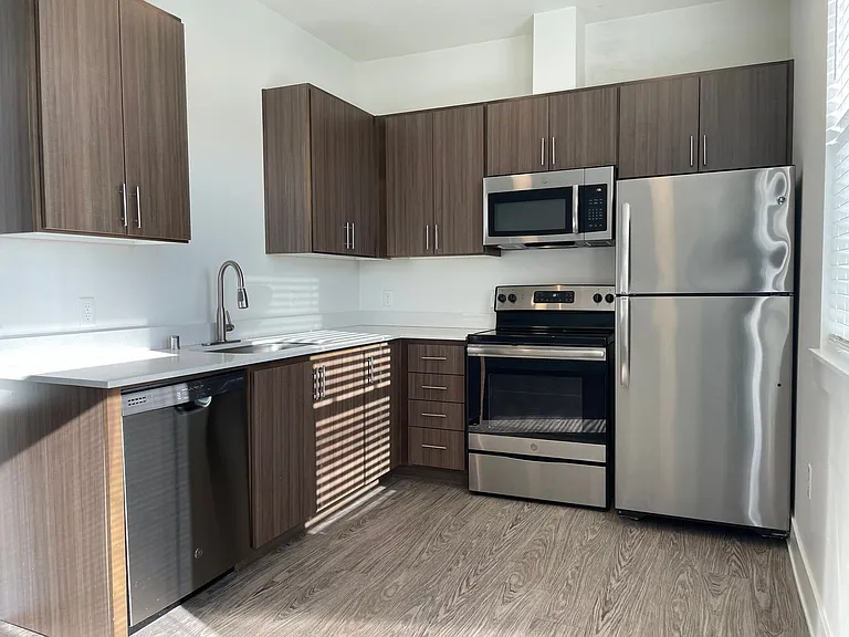 L13609 -- Avey Court Apartments — Photo 4