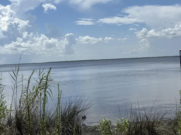 213 N Bay Shore Dr, Eastpoint, FL 32328