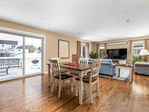 2nd image of 4094 Hidden Creek Dr
