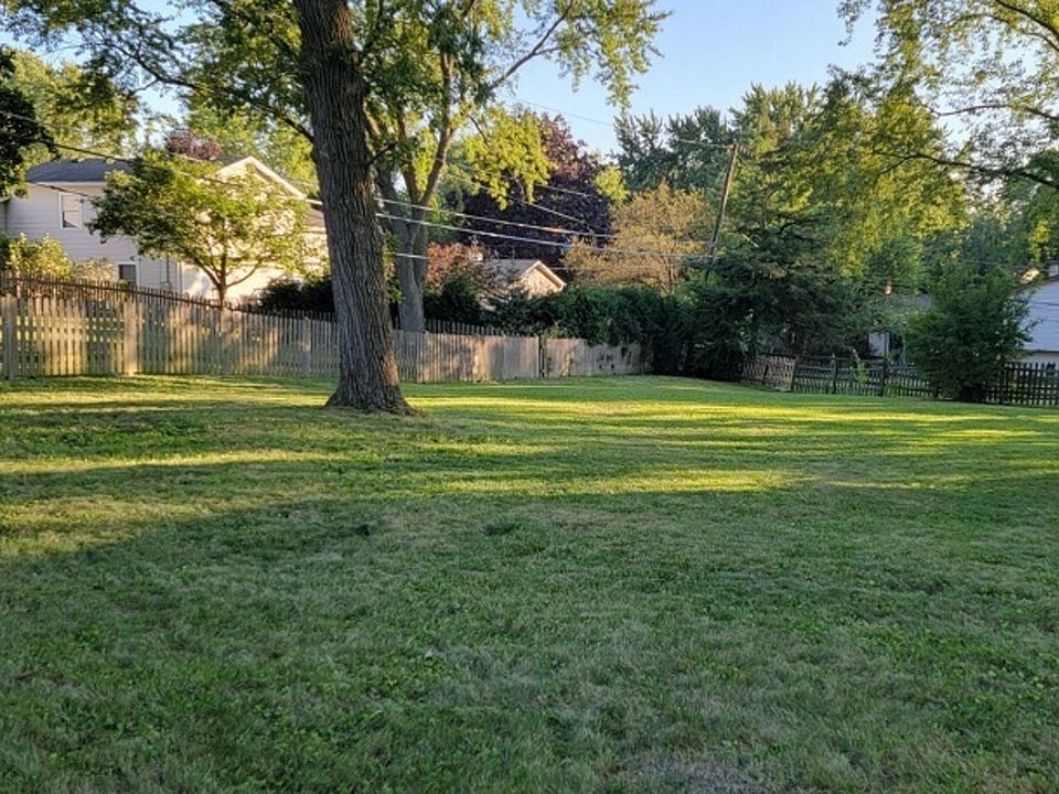 2119 Witchwood Ln, Lindenhurst, IL 60046 | Zillow