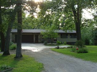 1185 Vogt Rd, Robins, IA 52328