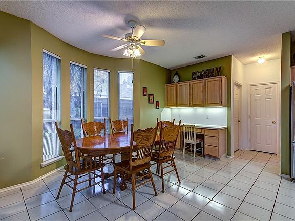 5th image of 2712 Hyacinth Dr
