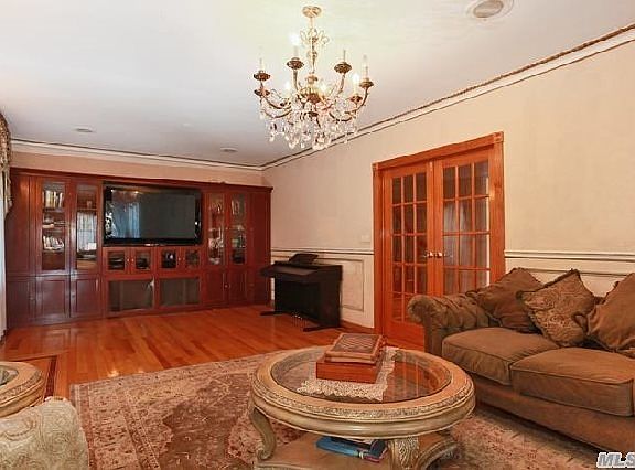 5th image of 11702 Park Ln S