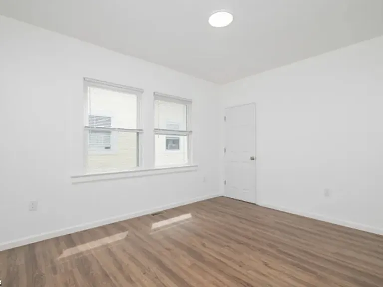 40 Warman St #1 — Photo 6