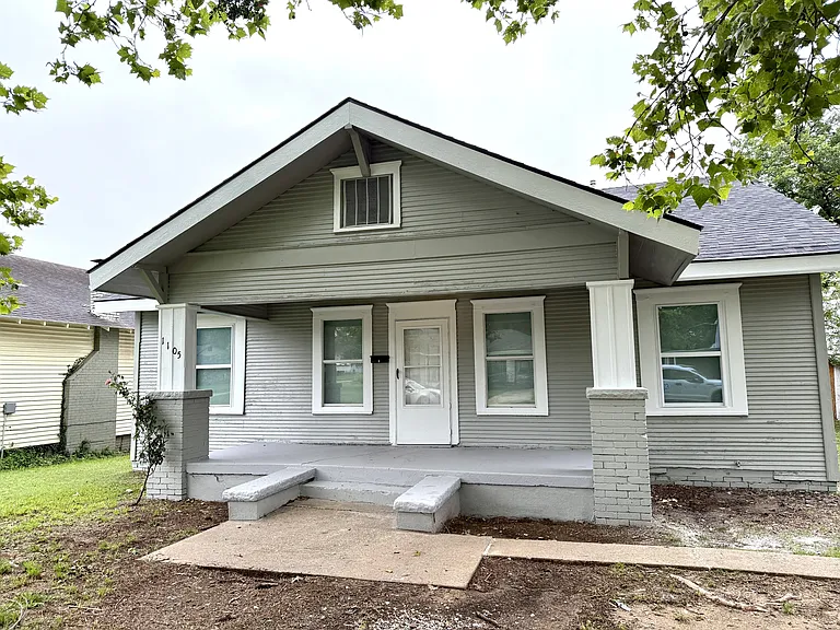 1105 NW Burch St — Photo 28