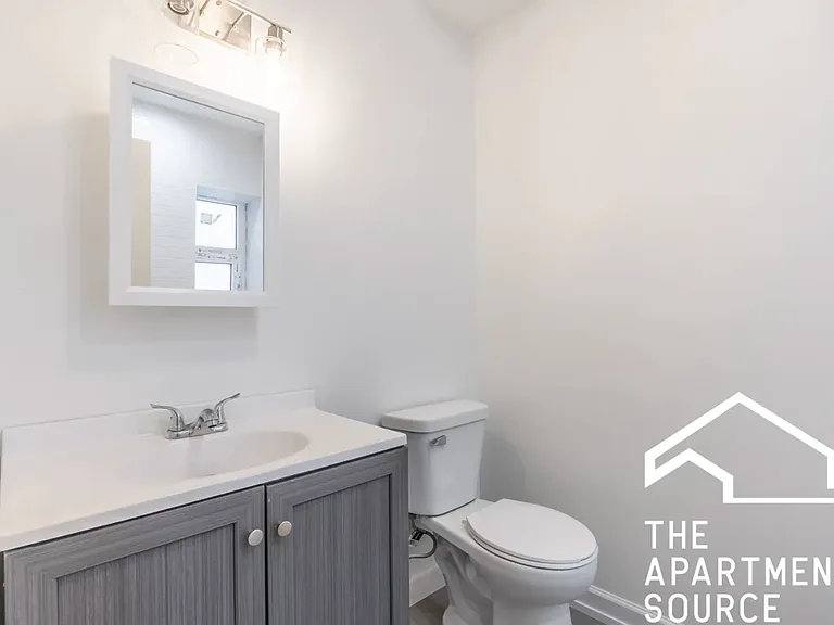1018 N Hamlin Ave #2 — Photo 5