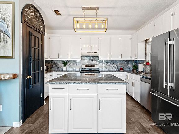 4th image of 41997 Bayou Rd