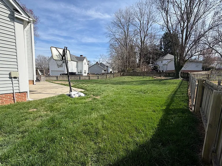 2076 Howlong Ave — Photo 35
