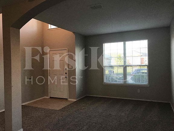 2nd image of 429 W Clover Park Dr