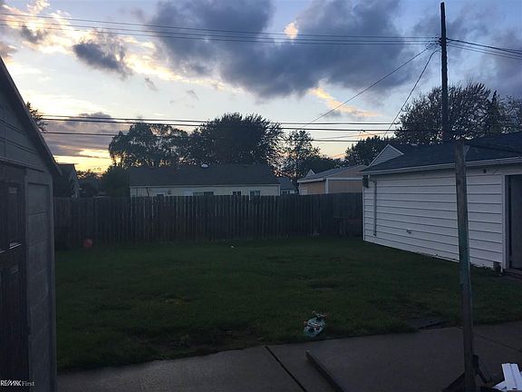 5th image of 26521 Clancy St