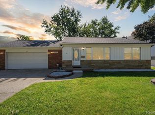 19044 Norwich Rd, Livonia, MI 48152