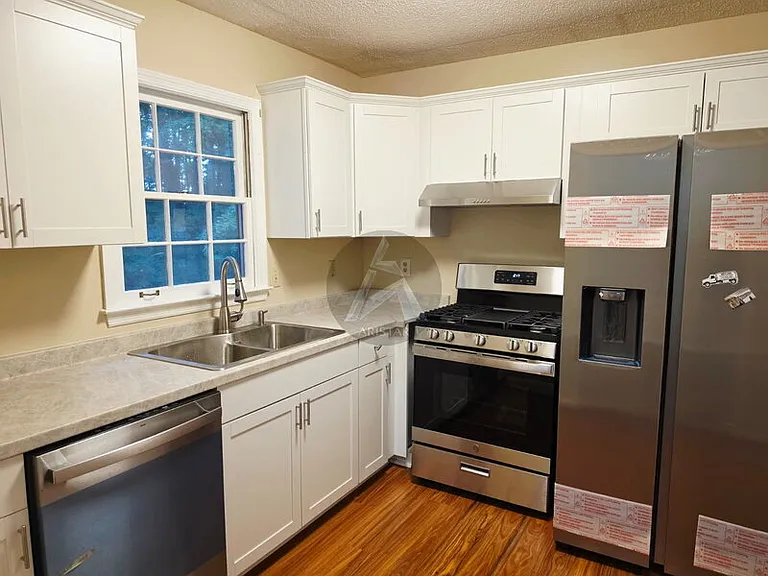 3718 Memorial Pkwy NW — Photo 9