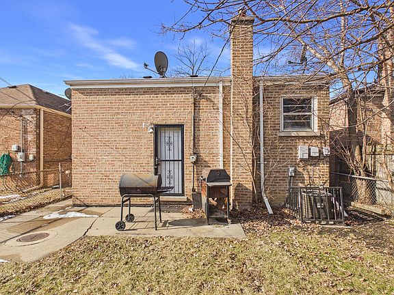 4th image of 14235 S Wallace Ave