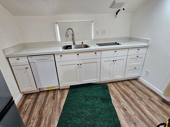 Kitchen with 18" dishwasher