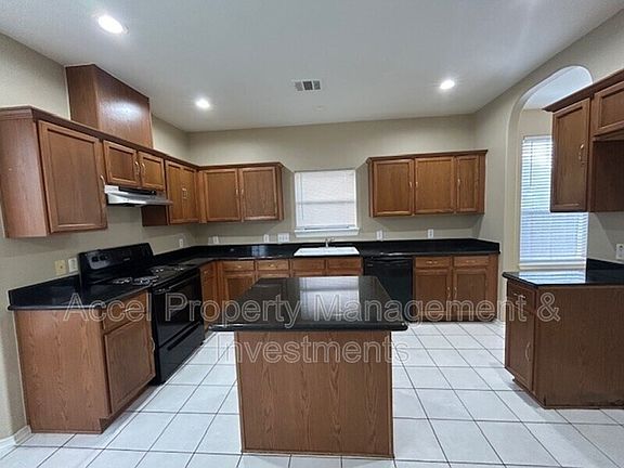 4th image of 4510 Santa Inez St