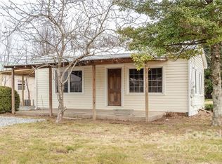 5751 Howard Gap Rd, Flat Rock, NC 28731