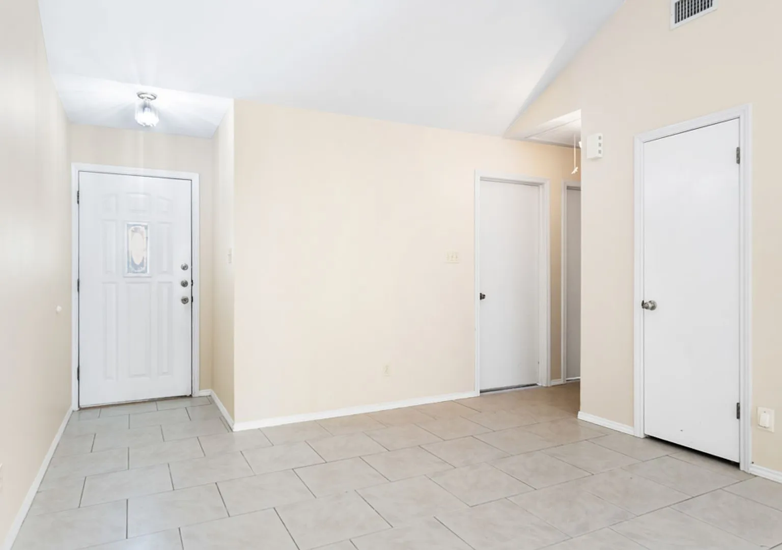 Charming 2-Bedroom Home in Boerne, Texas: Your Cozy Retreat Awaits! — Photo 4