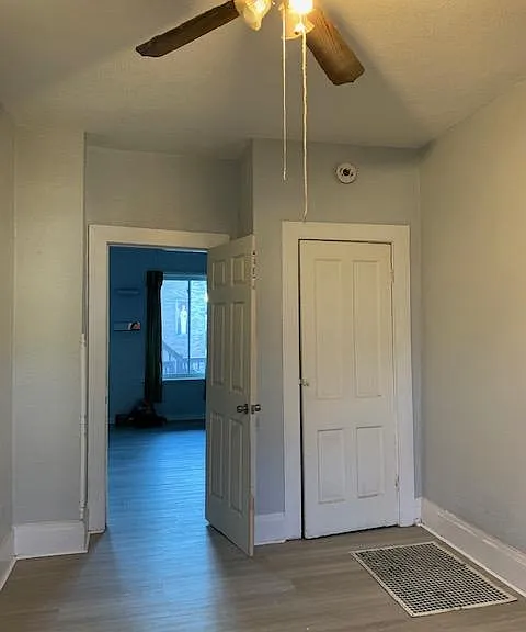 706 Glenwood Ave — Photo 2