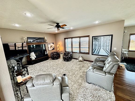 2nd image of 1502 Prairie Ln
