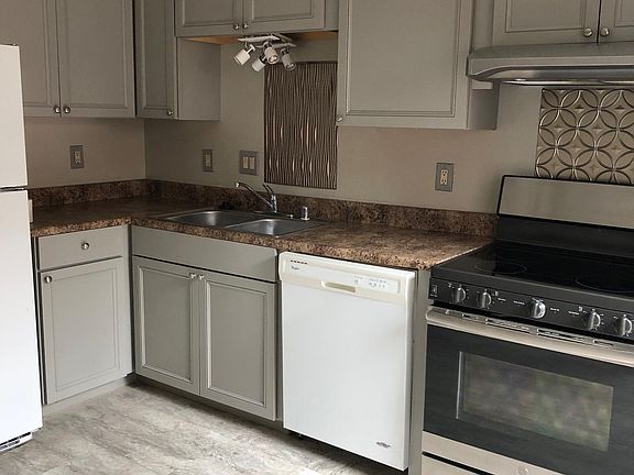 Newly remodeled kitchen with new flooring throughout. Brand new oven and sink.