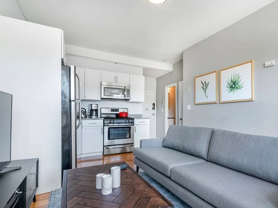 175 Saint Botolph St #4